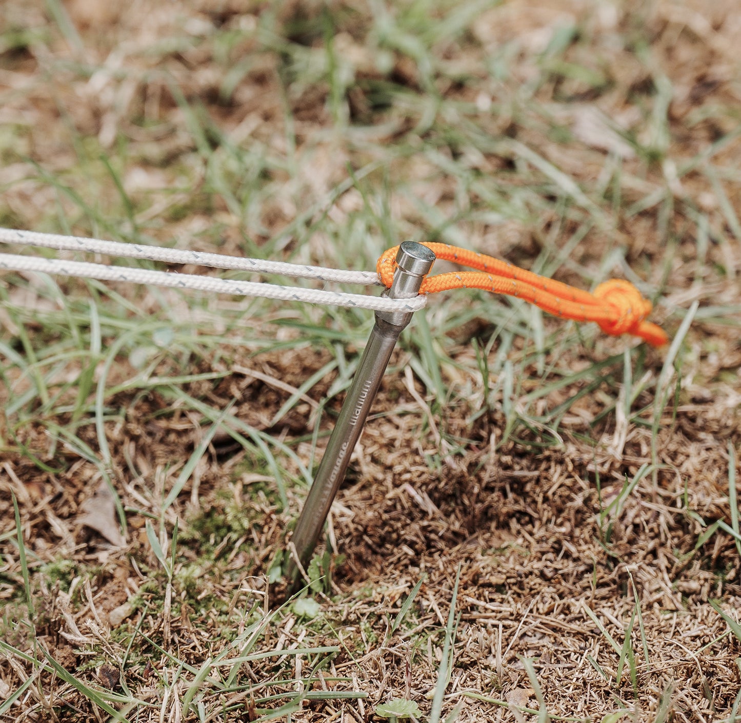 Titanium Alloy Titanium Tent Pegs 8pcs Tent Stakes Portable Tent Nails for Camping Hiking Backpacking Ultra light and stable