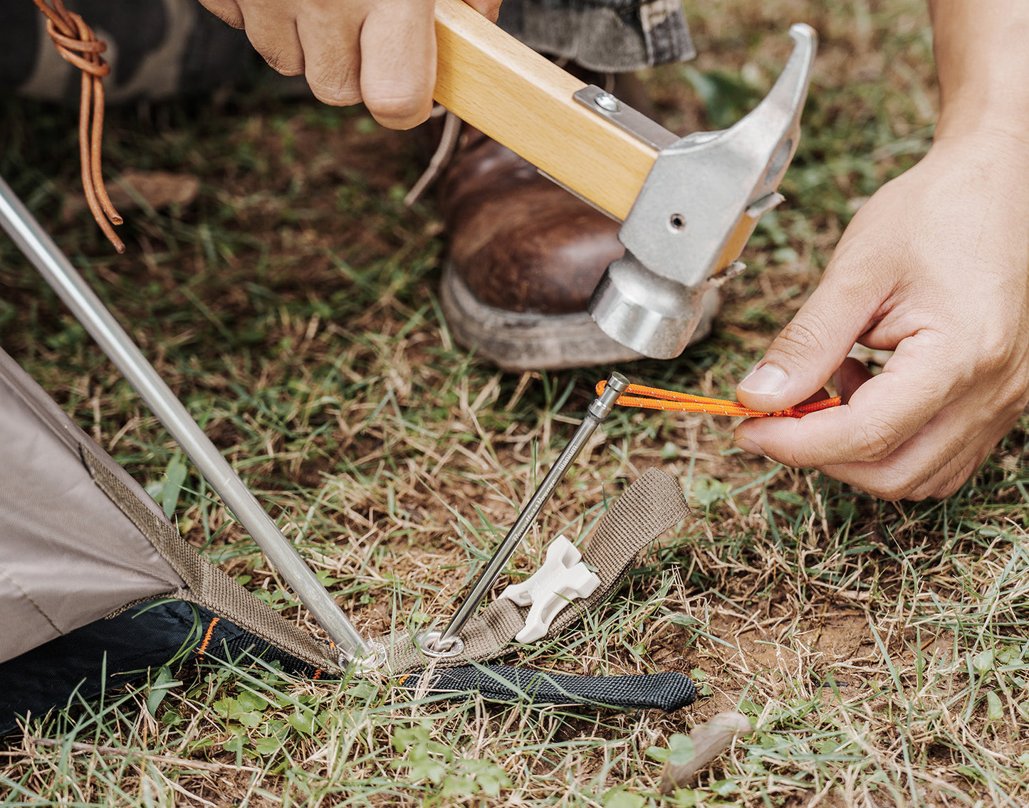 Titanium Alloy Titanium Tent Pegs 8pcs Tent Stakes Portable Tent Nails for Camping  Hiking Backpacking  Ultra light and stable