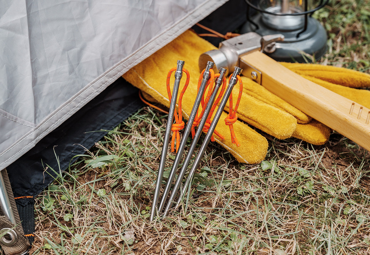 Titanium Alloy Titanium Tent Pegs 8pcs Tent Stakes Portable Tent Nails for Camping  Hiking Backpacking  Ultra light and stable